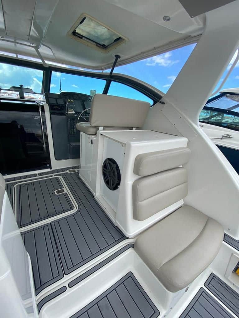 private-boat-tiara-38ft-casa-de-campo-lateral-interior