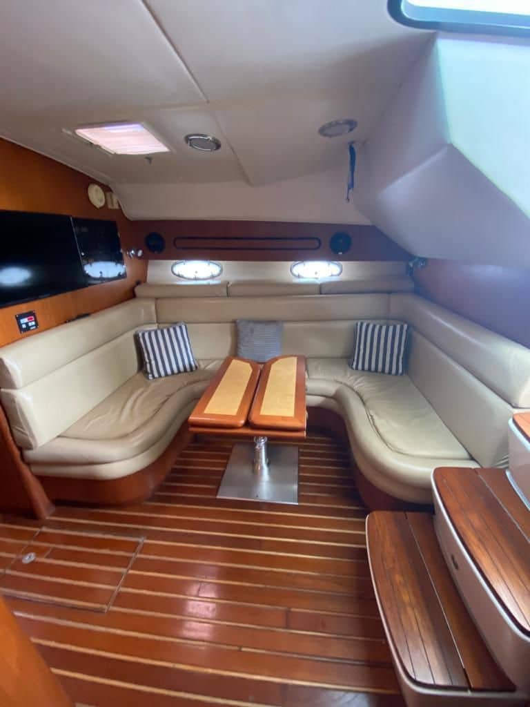 private-boat-tiara-38ft-casa-de-campo-interior