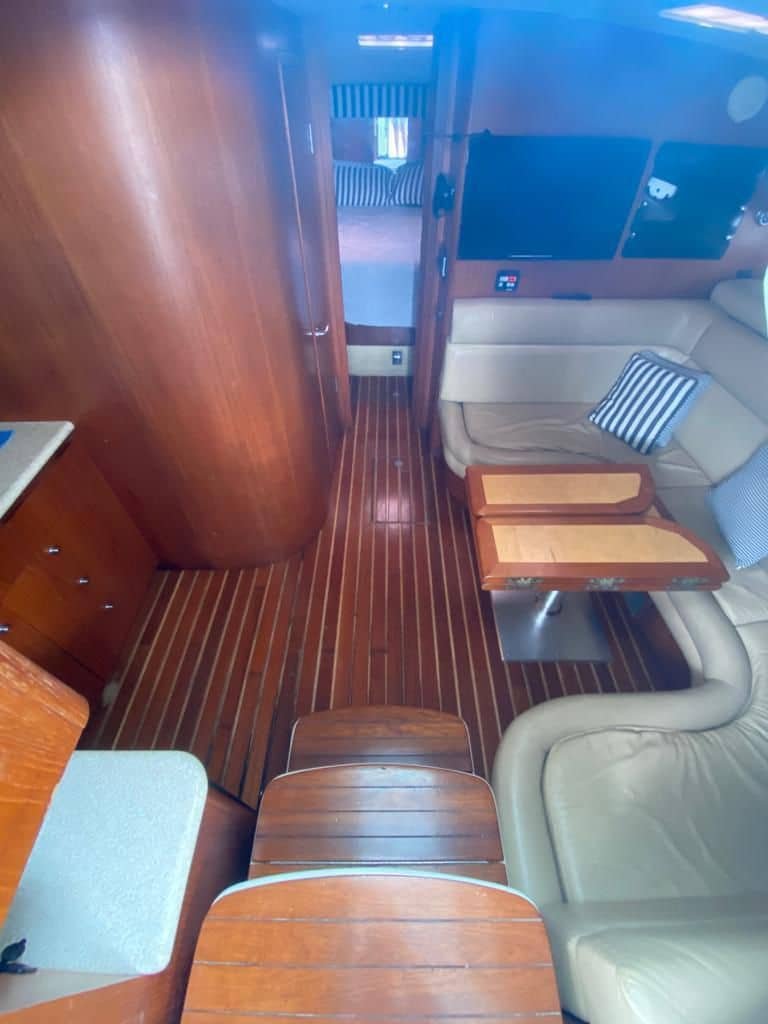 private-boat-tiara-38ft-casa-de-campo-interior2