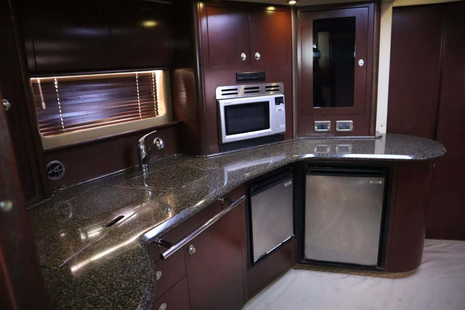 private-boat-nicole-44ft-casa-de-campo-cocina