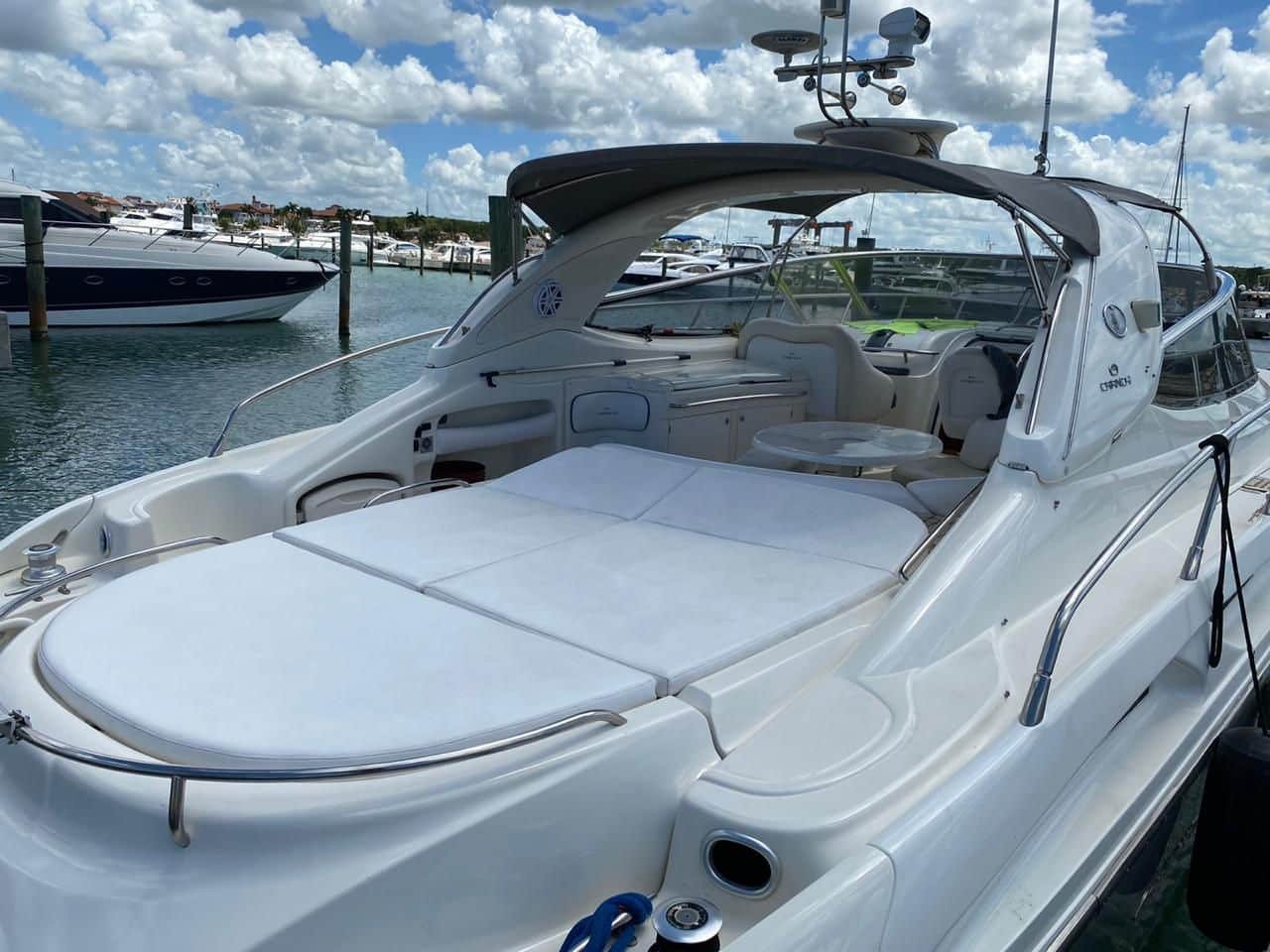 cranchi-50ft-private-boat-charter-casa-de-campo-cama