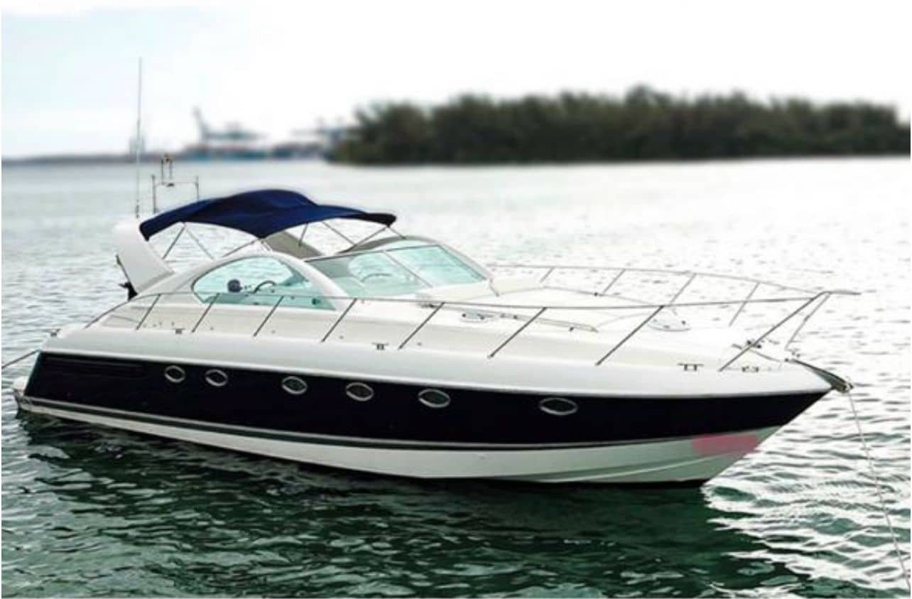 fairline-50ft-private-boat-charter-casa-de-campo-lateral