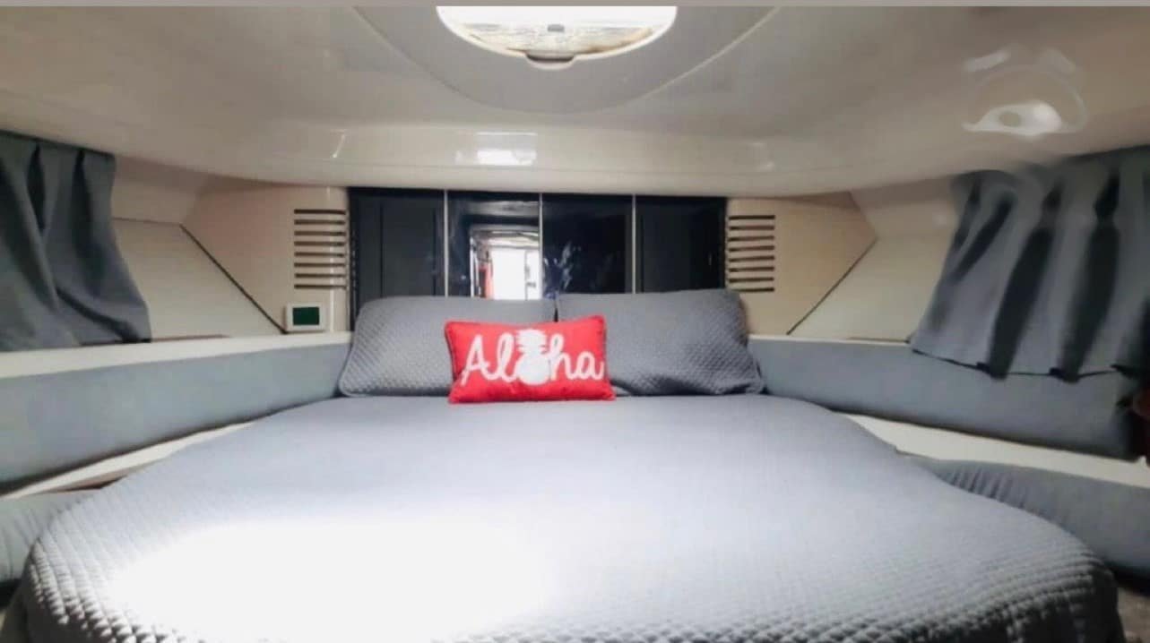 fairline-50ft-private-boat-charter-casa-de-campo-cabina