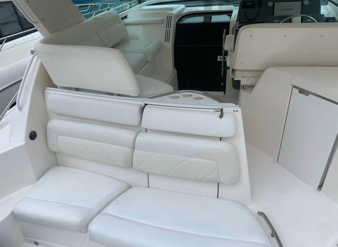 tiara-48ft-private-boat-charter-casa-de-campo-seats