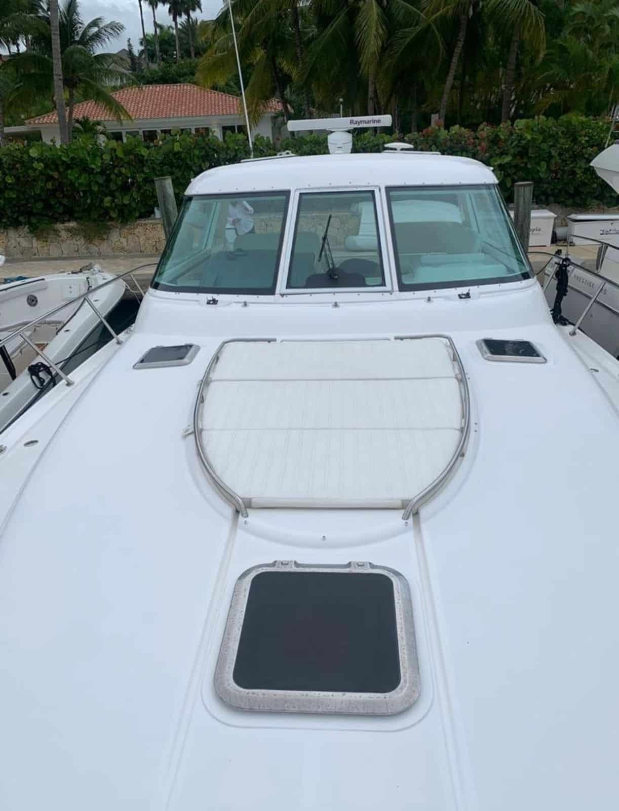 tiara-48ft-private-boat-charter-casa-de-campo-front