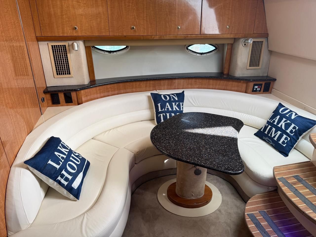 marisabel-barco-privado-casa-de-campo-interior-sofá