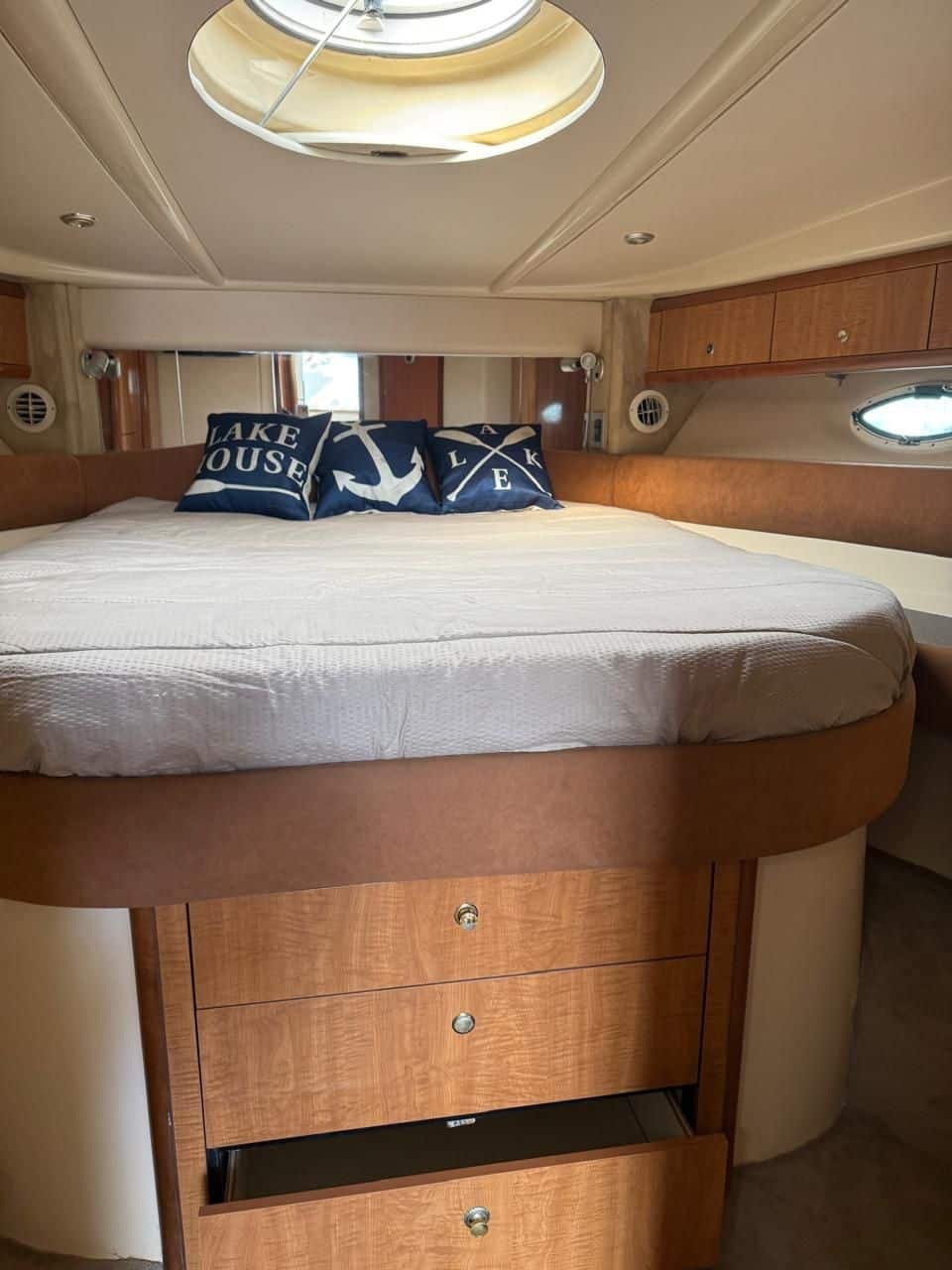 marisabel-private-boat-charter-cabin