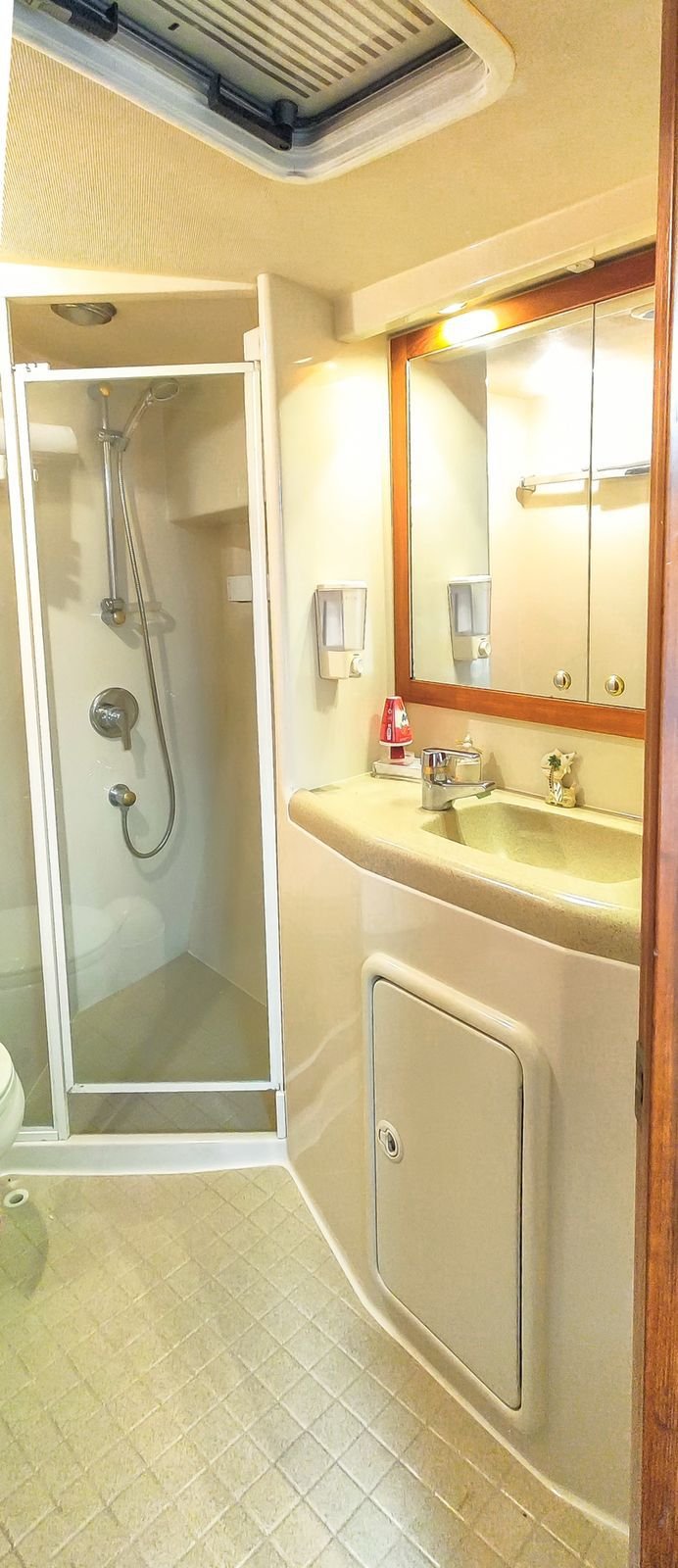 barco-privado-a-isla-saona-baño