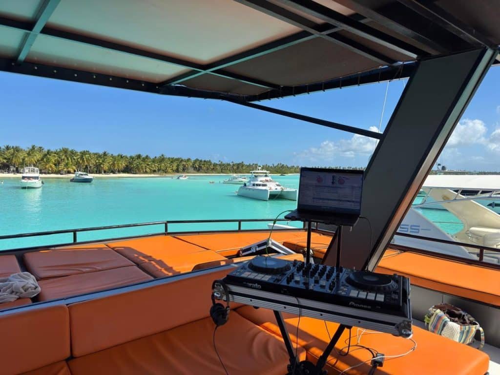 private-catamaran-take-it-easy-la-romana-dj