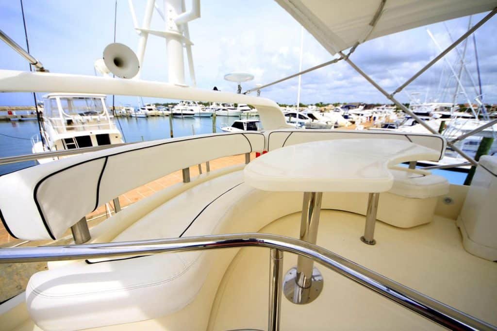 aicon-60ft-libra-barco-privado-sofas