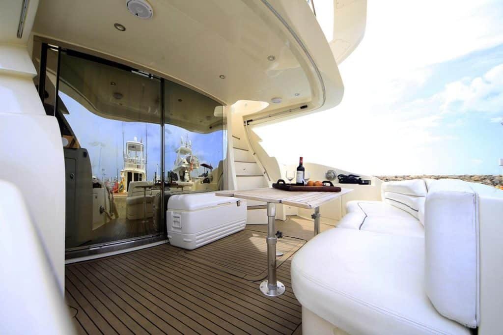 aicon-60ft-libra-barco-privado-exterior