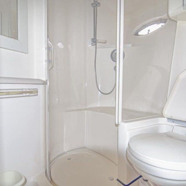 yate-privado-high-adventure-casa-de-campo-baño