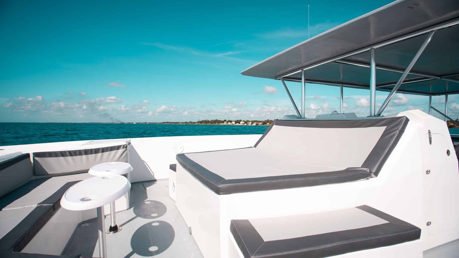 private-catamaran-enjoy-48ft-bed2