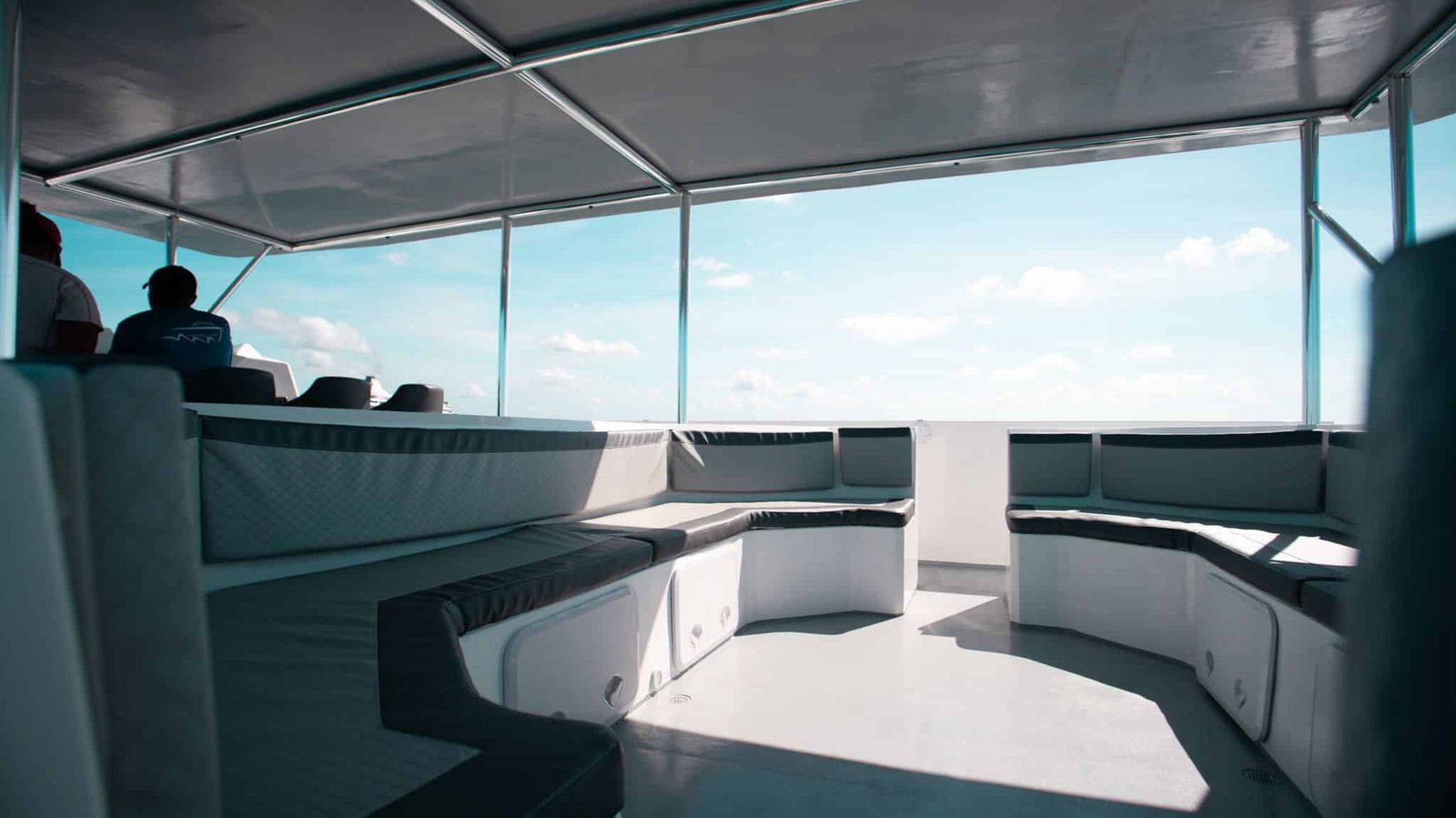 catamarán-privado-enjoy-48ft-asientos2