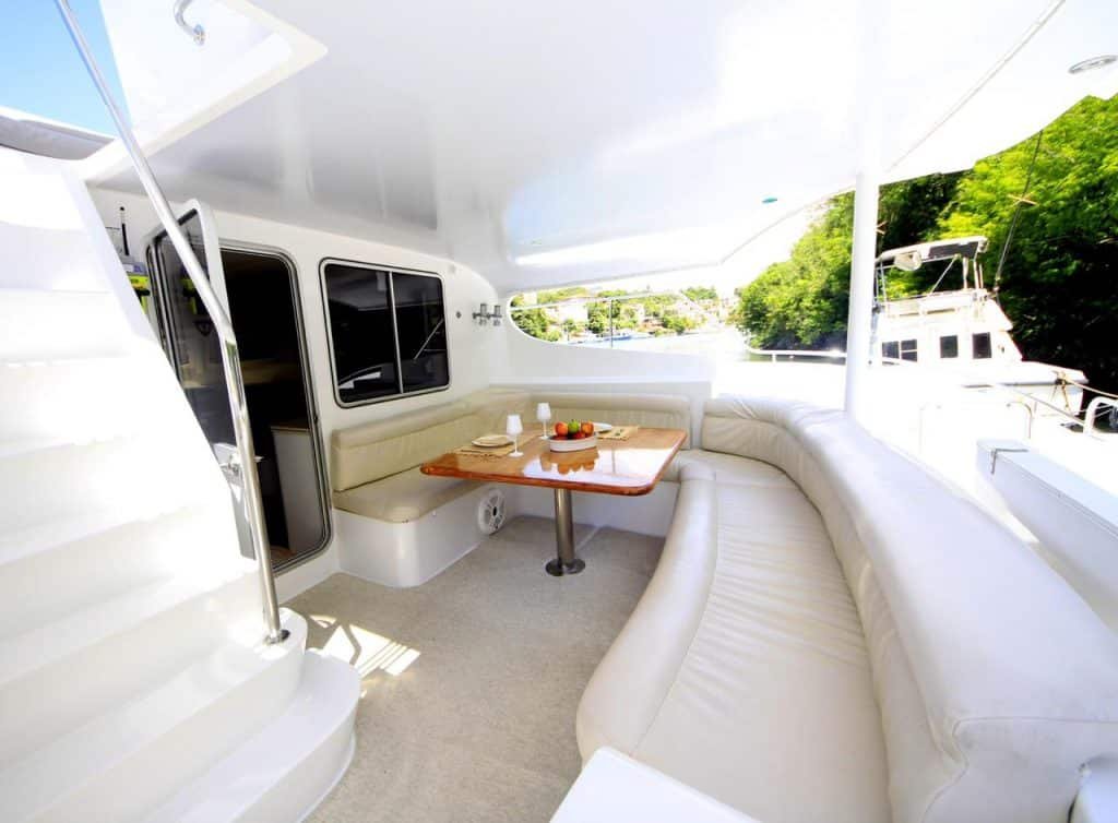 private-catamaran-liquid57ft-casa-de-campo-sofas2