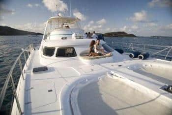 catamarán-privado-Liquid-57ft-Casa-de-campo-frontal