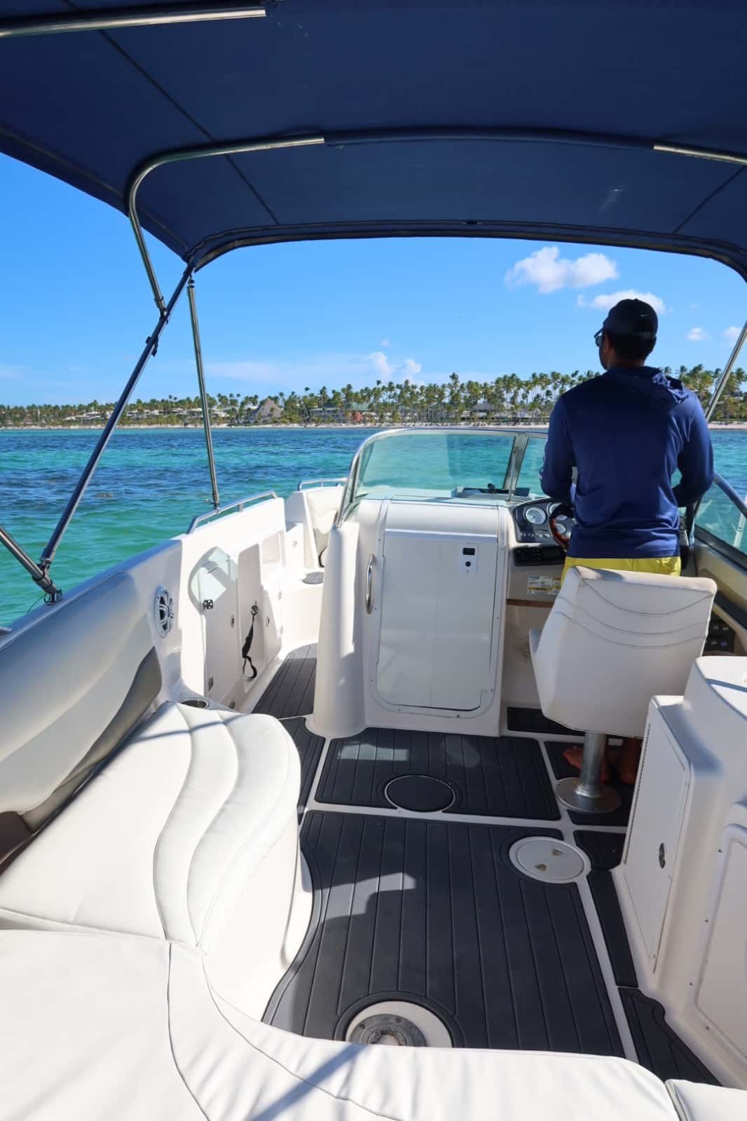 private-boat-jellyfish-II-Bávaro-Punta-Cana-interior
