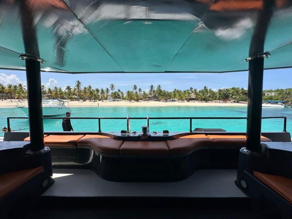 private-catamaran-take-it-easy-la-romana-sofa4