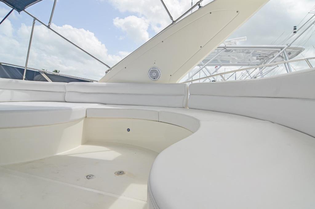 azimut-55ft-la-marina-casa-de-campo-sofas