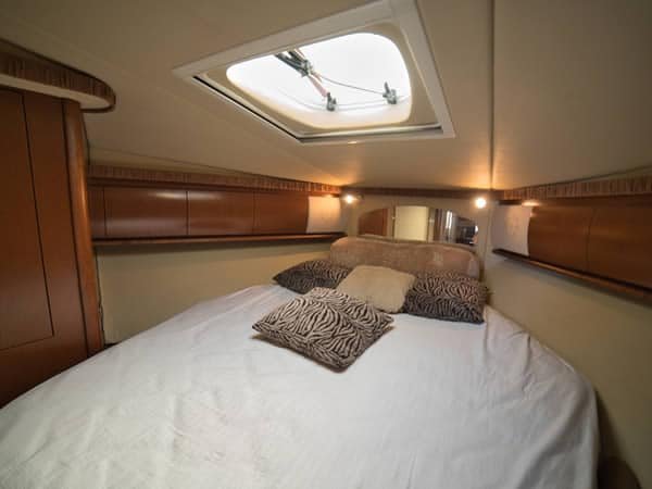 yate-privado-sea-ray-44ft-cabina2