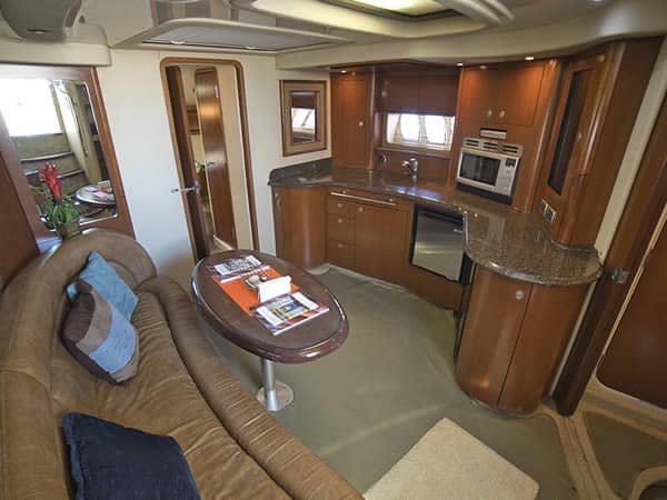 yate-privado-sea-ray-44ft-interior