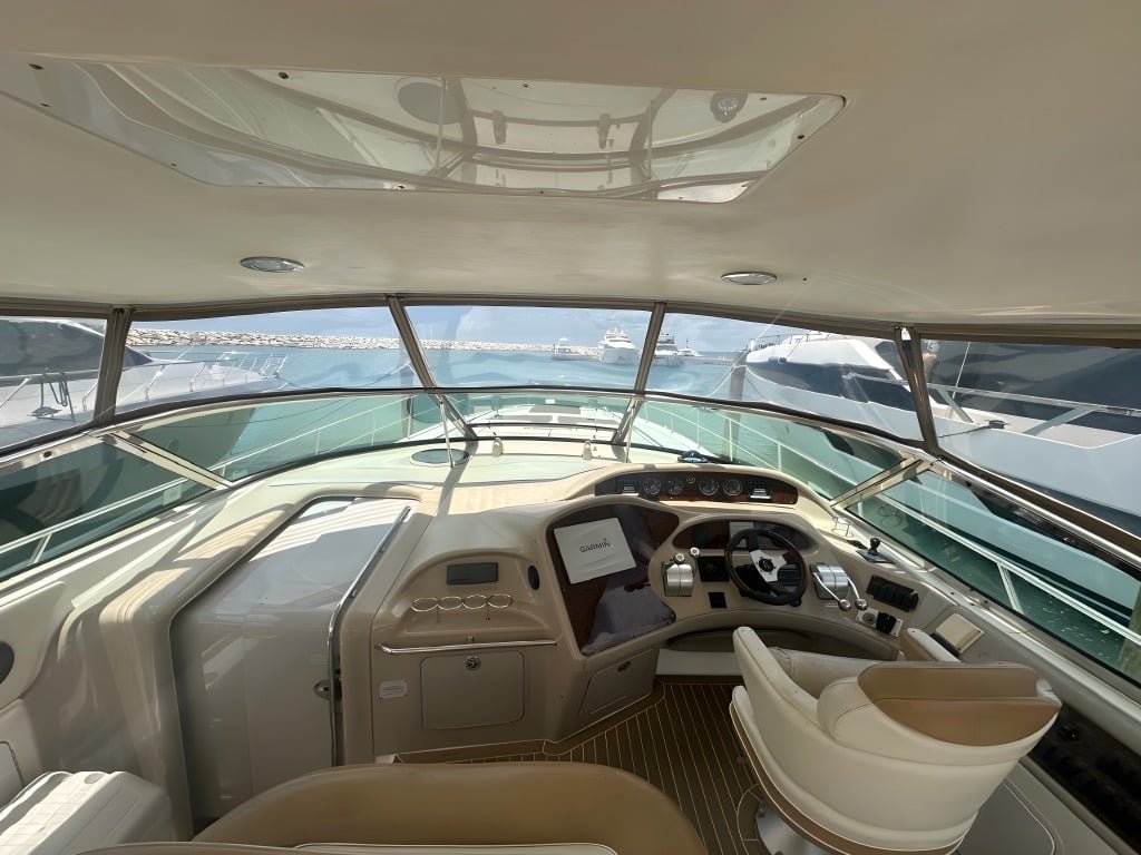 private-yacht-sea-ray-60ft-captain