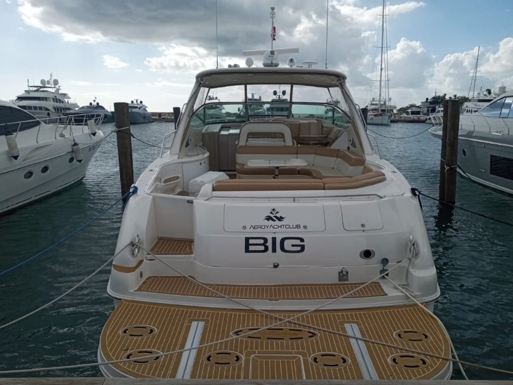 yate-privado-sea-ray-60ft-trasero