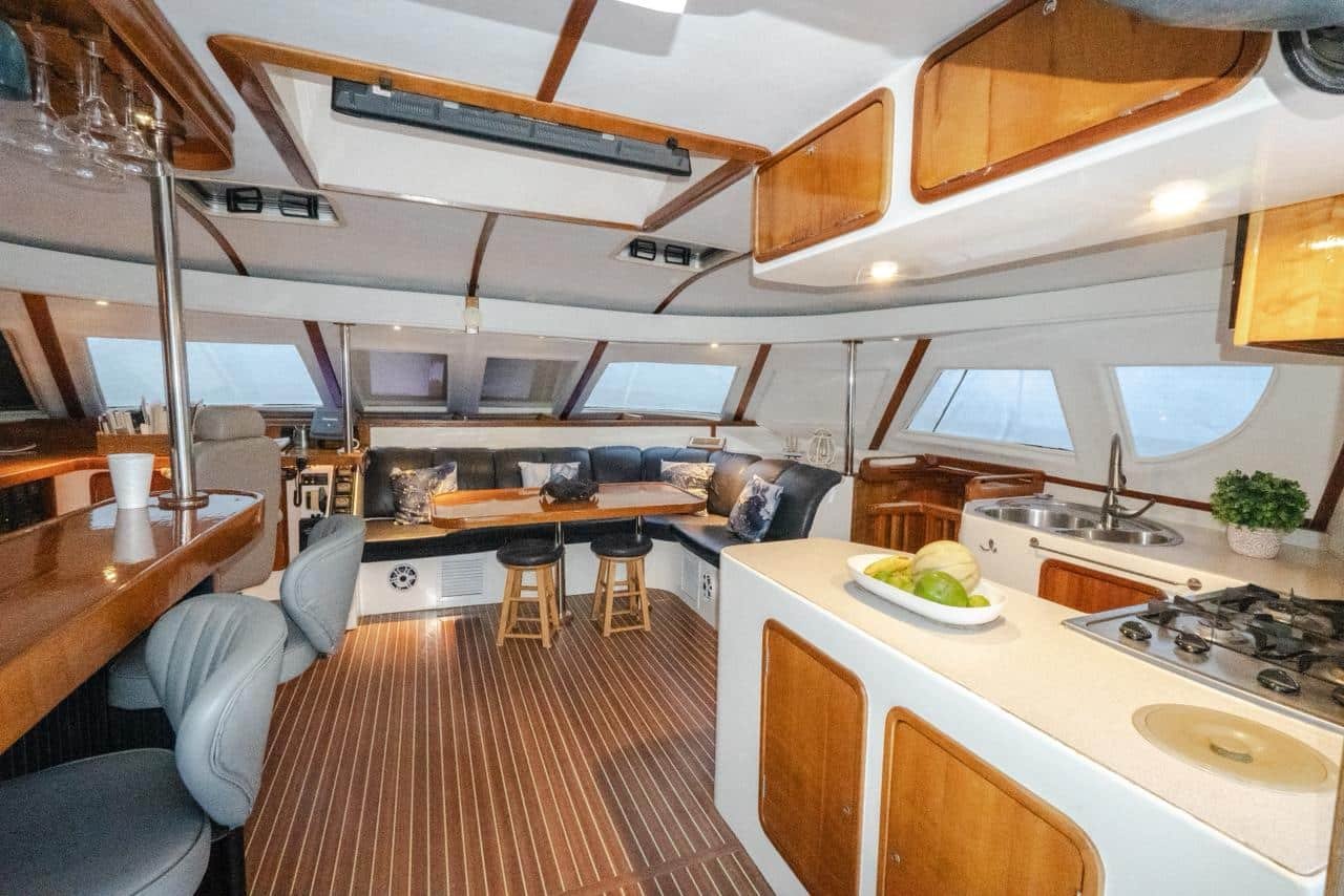 private-catamaran-masterplan-50ft-la-romana-inside2