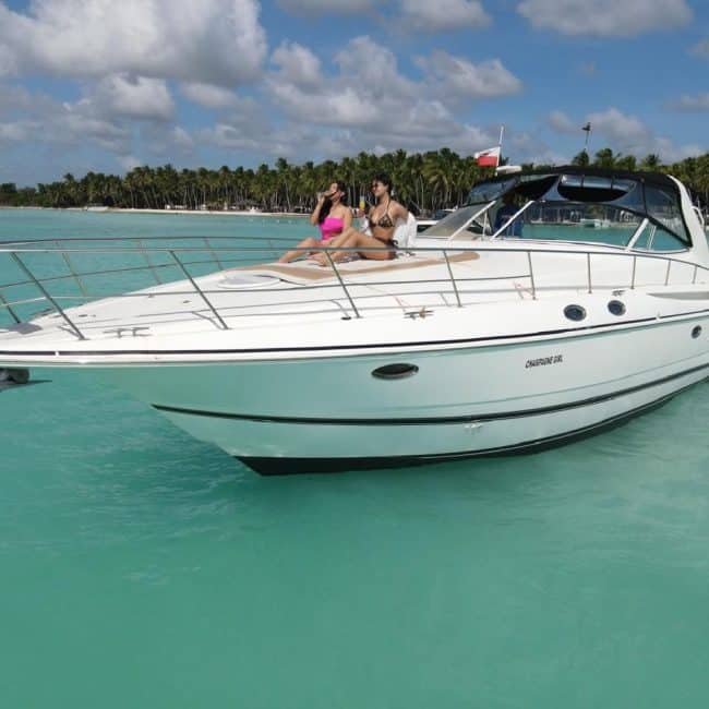 champagne-girl-40-la-romana-side