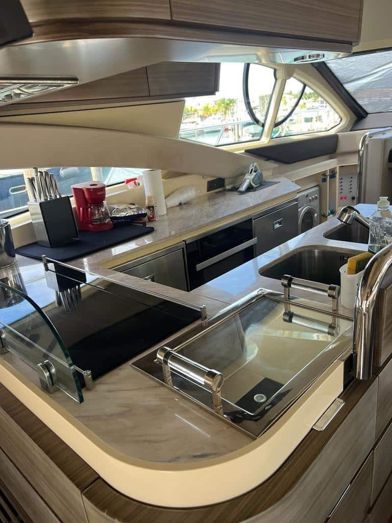 azimut-60ft-la-marina-casa-de-campo-interior2