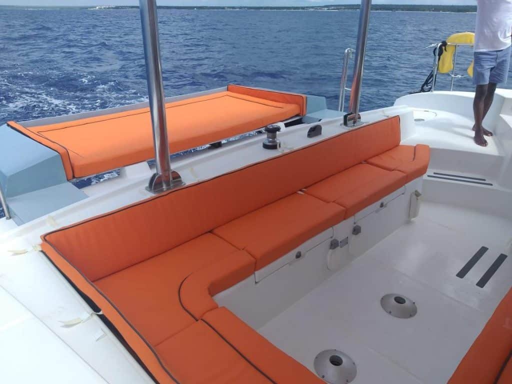 private-catamaran-happy-hours-lagoon-44ft-seats