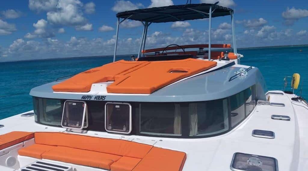catamarán-privado-happy-hours-lagoon-44ft