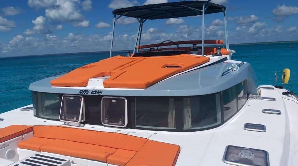 private-catamaran-happy-hours-lagoon-44ft