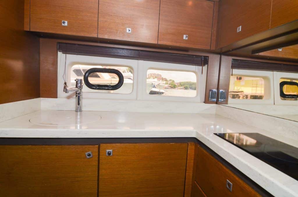 sea-ray-53-la-romana-kitchen