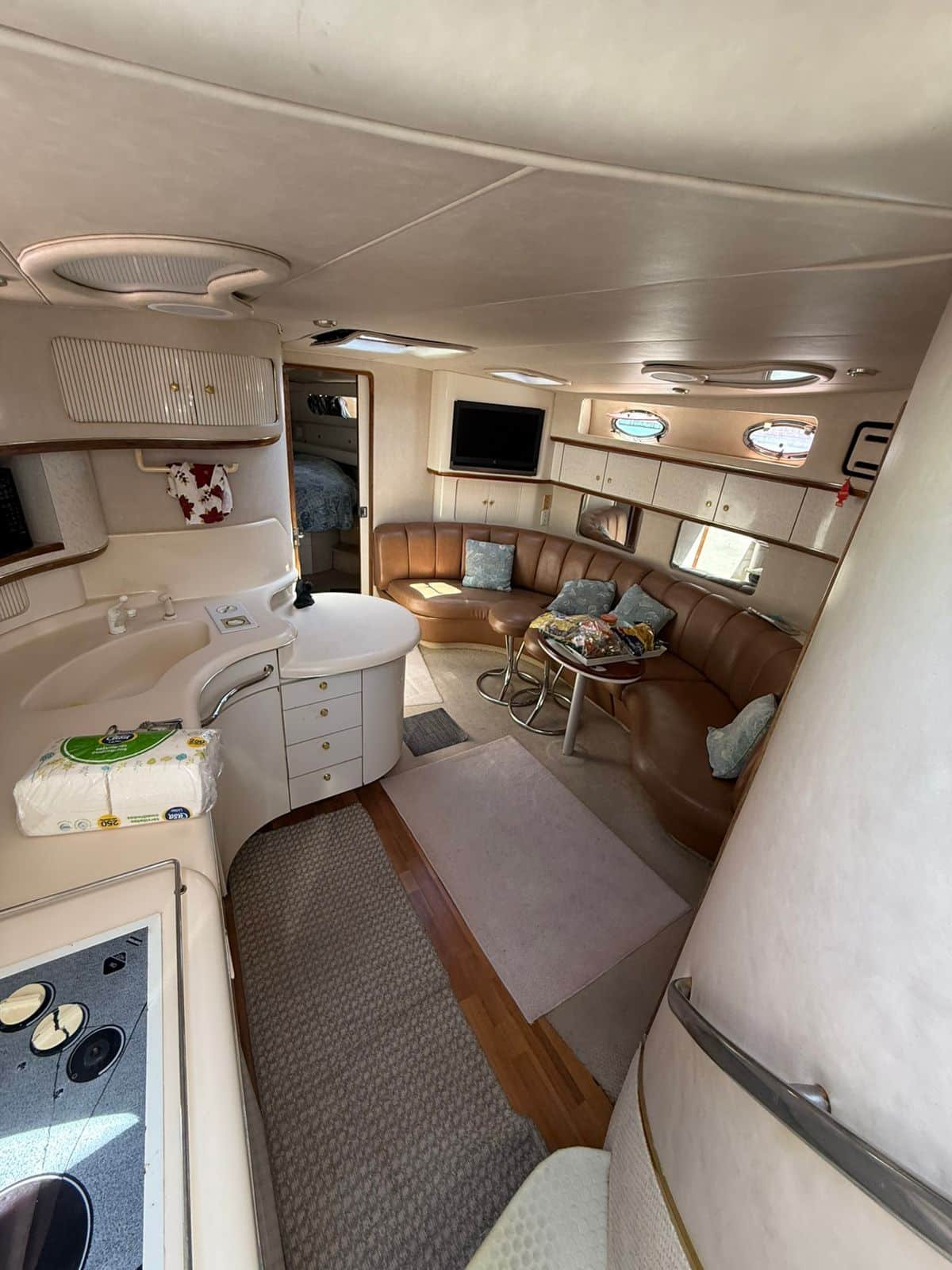 sea-ray-50ft-private-yacht-cap-cana-interior