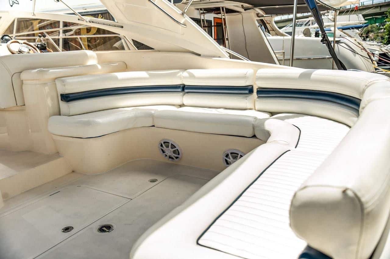 princess-40ft-private-yacht-la-romana-seats2