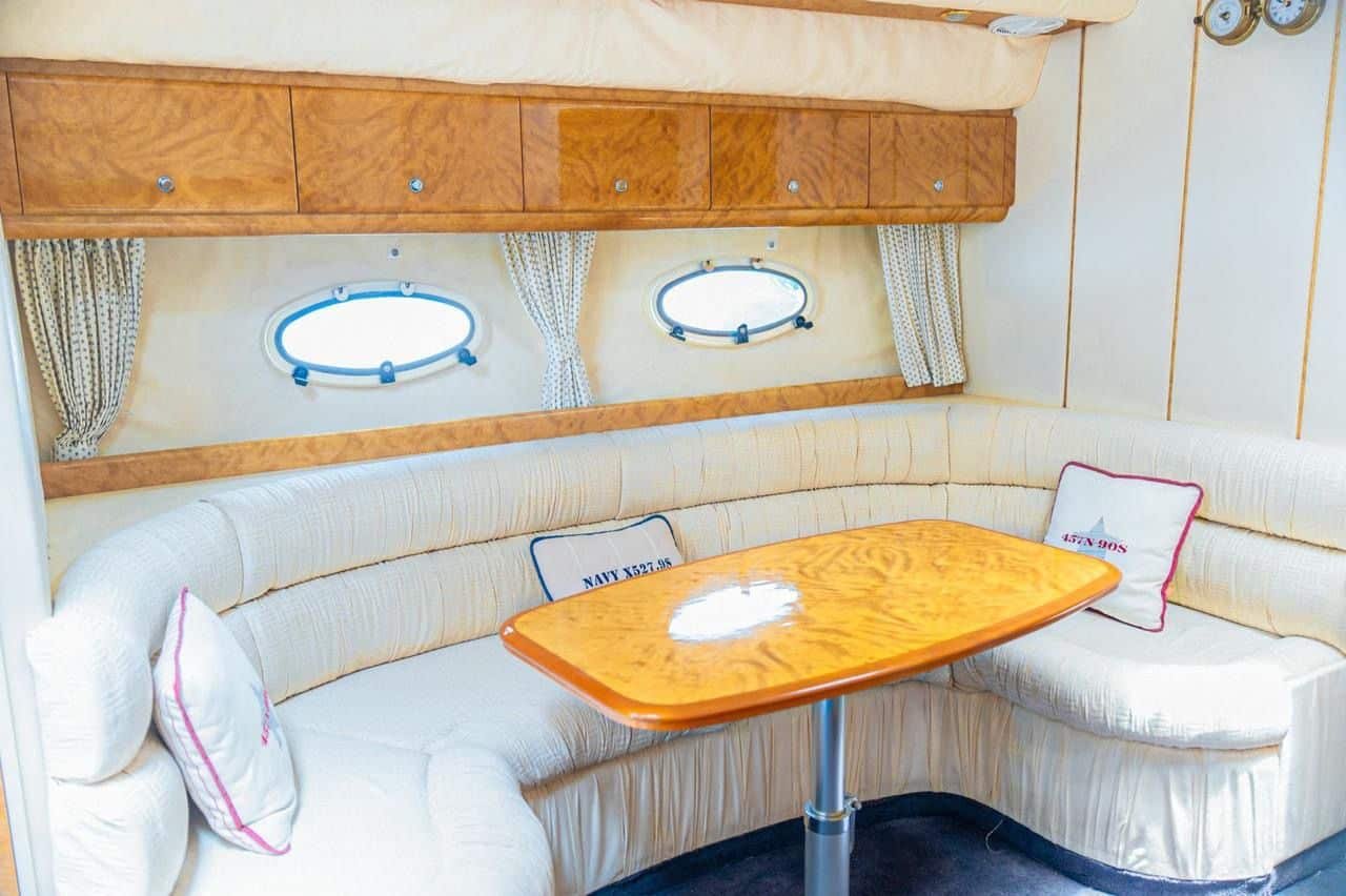 princess-40ft-yate-privado-la-romana-interior